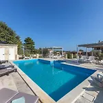 アパート 1 Bedroom Awesome In Ližnjan