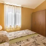 1 Bedroom Awesome In Ližnjan