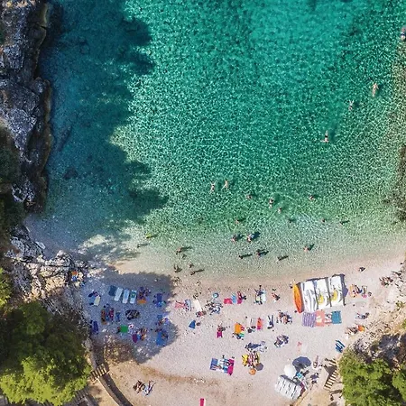 Beautiful In With Swimming Pool Appartamento