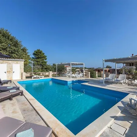 Appartamento Beautiful In With Swimming Pool Ližnjan